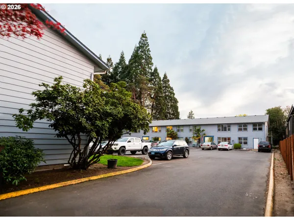 $2,350,000 | 302 South Monmouth Avenue, Monmouth, OR 97361