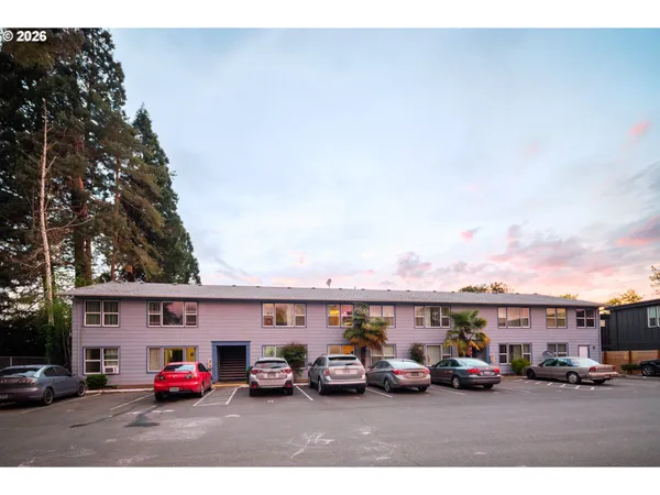 $2,350,000 | 302 South Monmouth Avenue, Monmouth, OR 97361