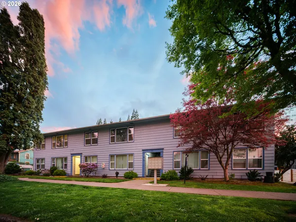 $2,350,000 | 302 South Monmouth Avenue, Monmouth, OR 97361