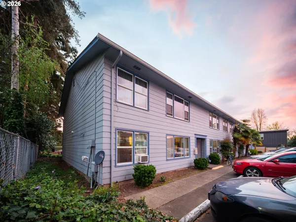 $2,350,000 | 302 South Monmouth Avenue, Monmouth, OR 97361