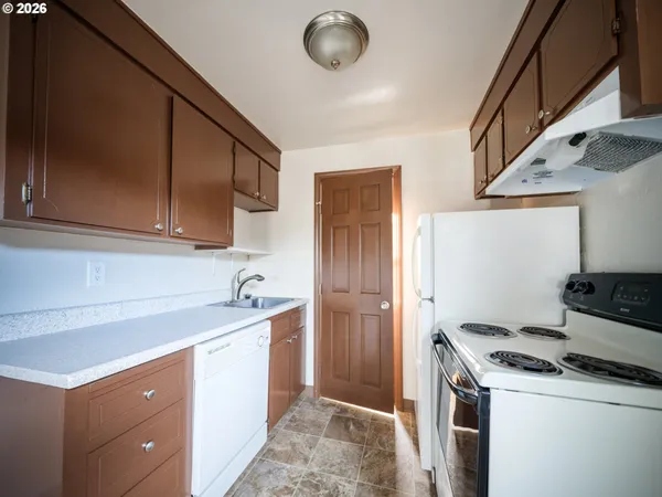 $2,350,000 | 302 South Monmouth Avenue, Monmouth, OR 97361