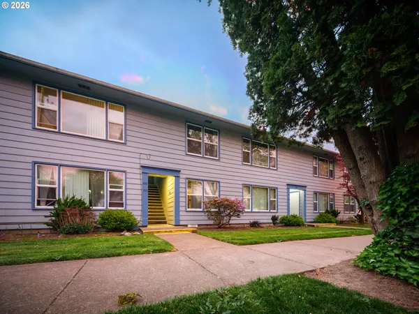 $2,350,000 | 302 South Monmouth Avenue, Monmouth, OR 97361