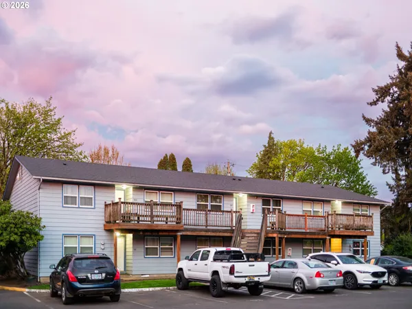 $2,350,000 | 302 South Monmouth Avenue, Monmouth, OR 97361