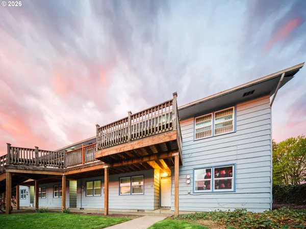 $2,350,000 | 302 South Monmouth Avenue, Monmouth, OR 97361