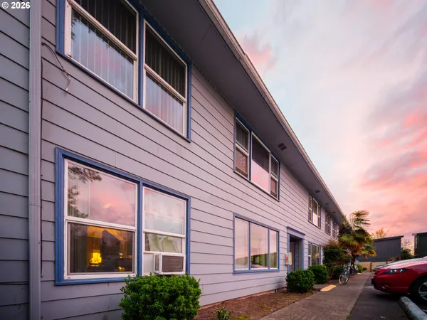 $2,350,000 | 302 South Monmouth Avenue, Monmouth, OR 97361