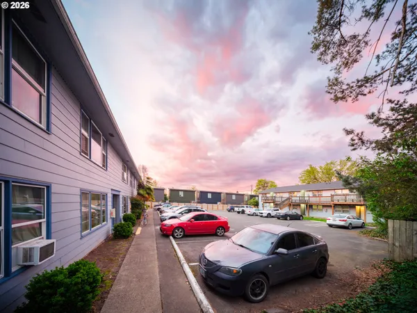 $2,350,000 | 302 South Monmouth Avenue, Monmouth, OR 97361