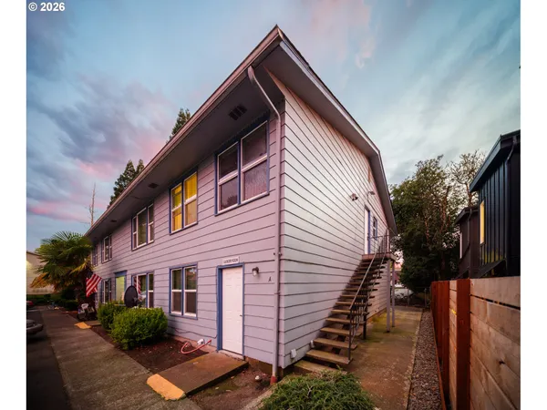 $2,350,000 | 302 South Monmouth Avenue, Monmouth, OR 97361