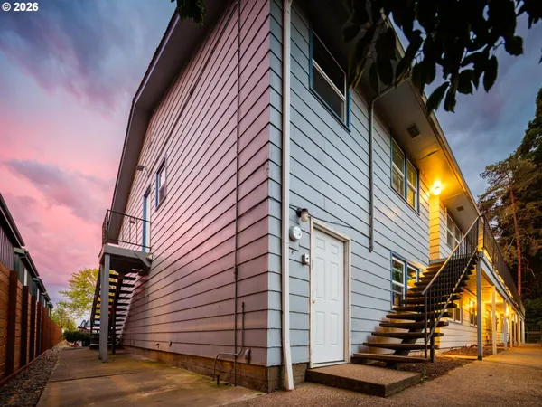 $2,350,000 | 302 South Monmouth Avenue, Monmouth, OR 97361