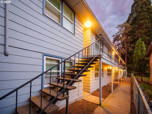 $2,350,000 | 302 South Monmouth Avenue, Monmouth, OR 97361
