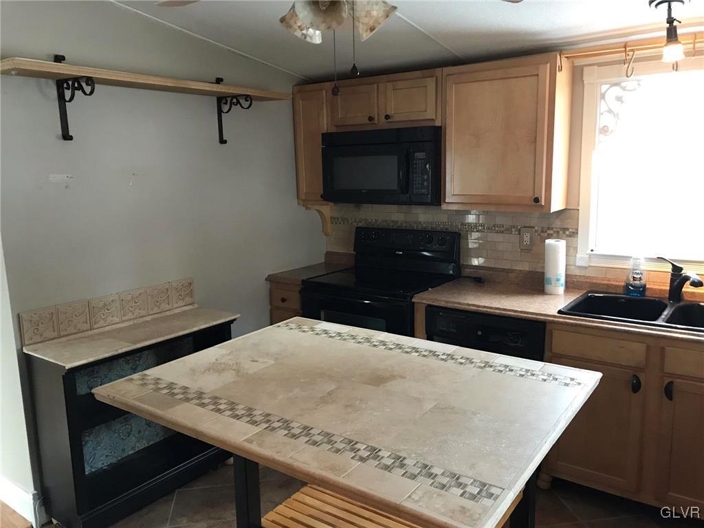 4928 Cedar Grove Road Bangor, PA 18013 - Photo 4 of 16 Gallery Image 4