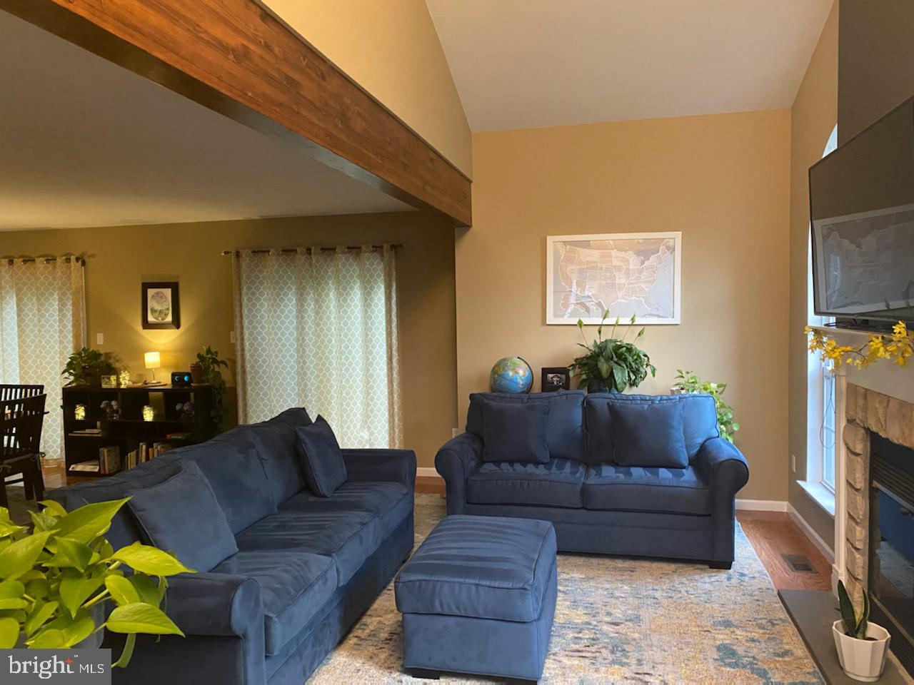 132 Deer Run Road Perkasie, PA 18944 - Photo 5 of 26 Living room