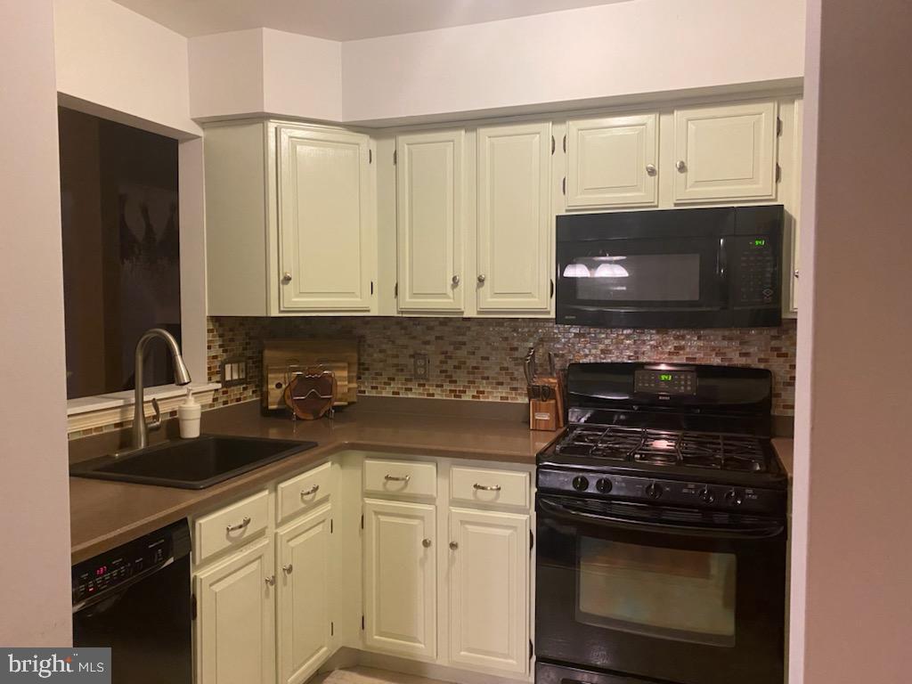132 Deer Run Road Perkasie, PA 18944 - Photo 6 of 26 Kitchen