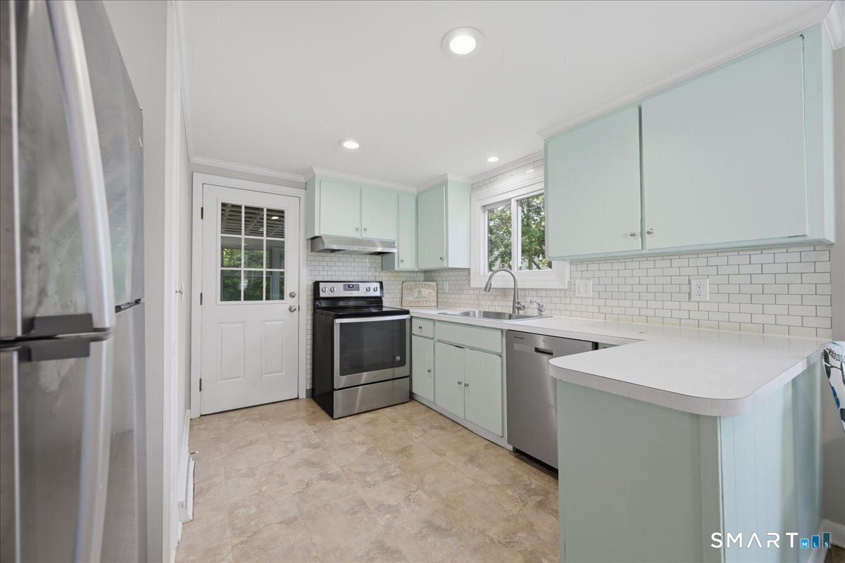 14 Seagull Road Old Saybrook, CT 06475 - Photo 25 of 39