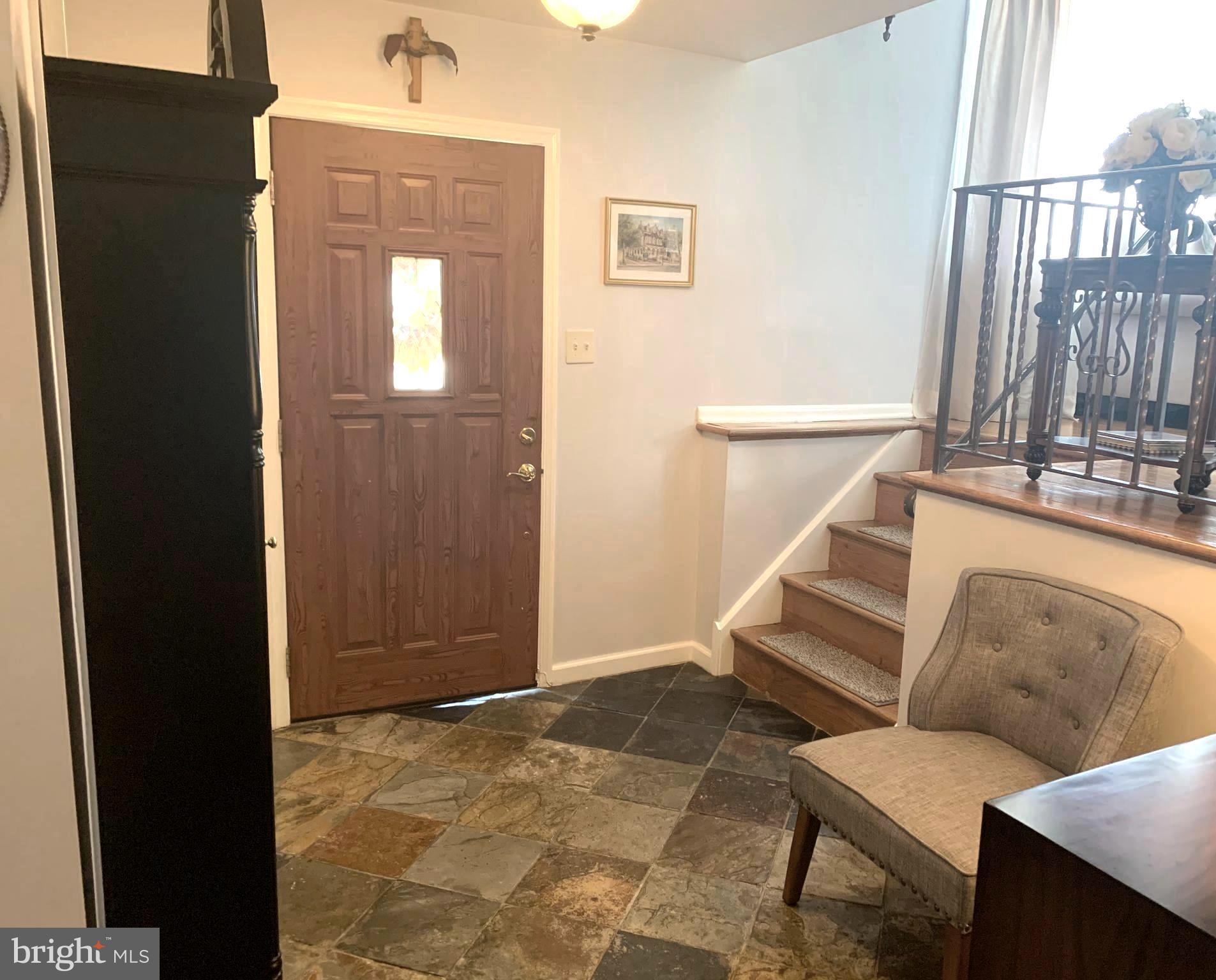 13033 Sewell Road Philadelphia, PA 19116 - Photo 3 of 36 foyer