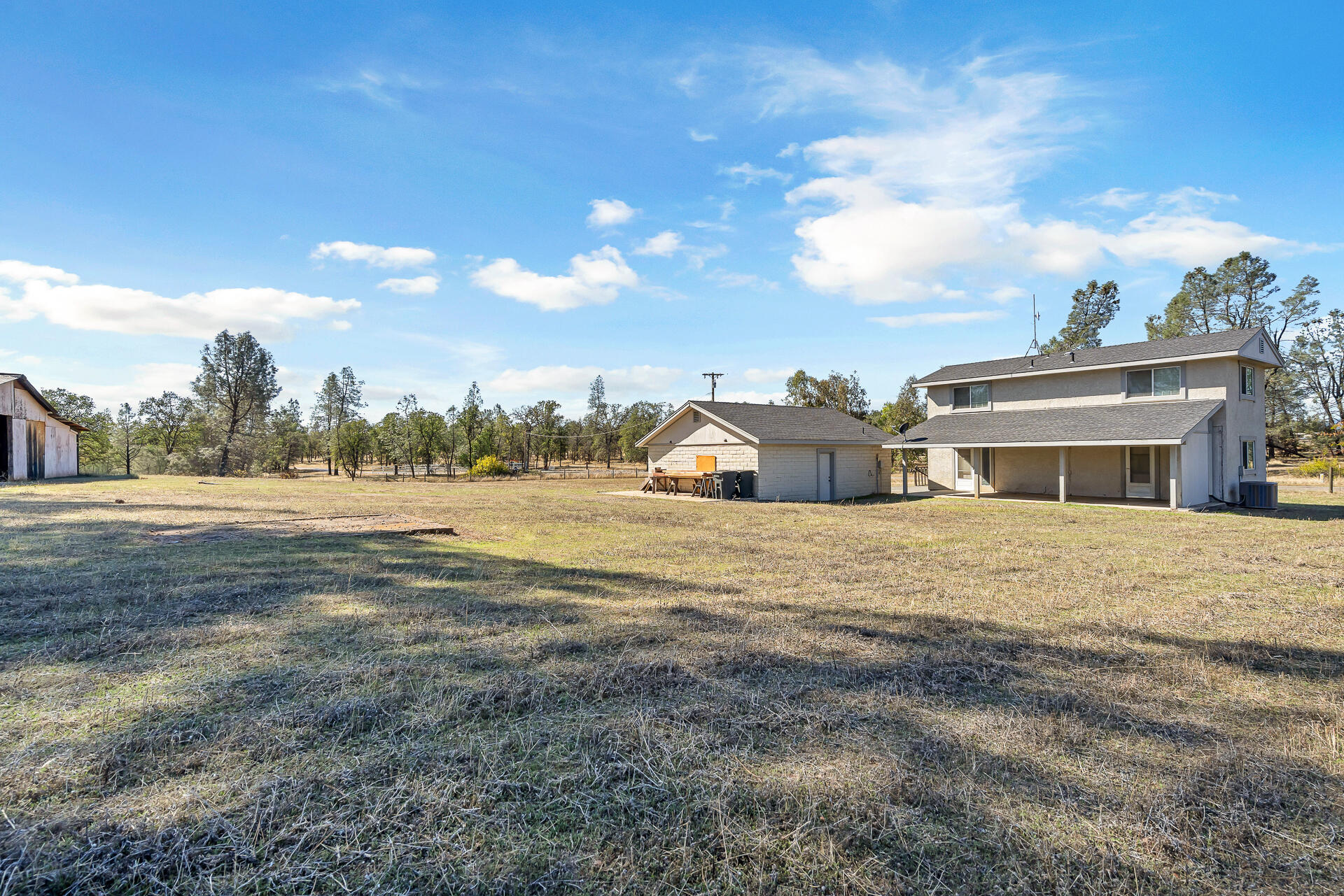 15557 Cloverdale Road Anderson, CA 96007 - Photo 5 of 37 15557CloverdaleRoad-5