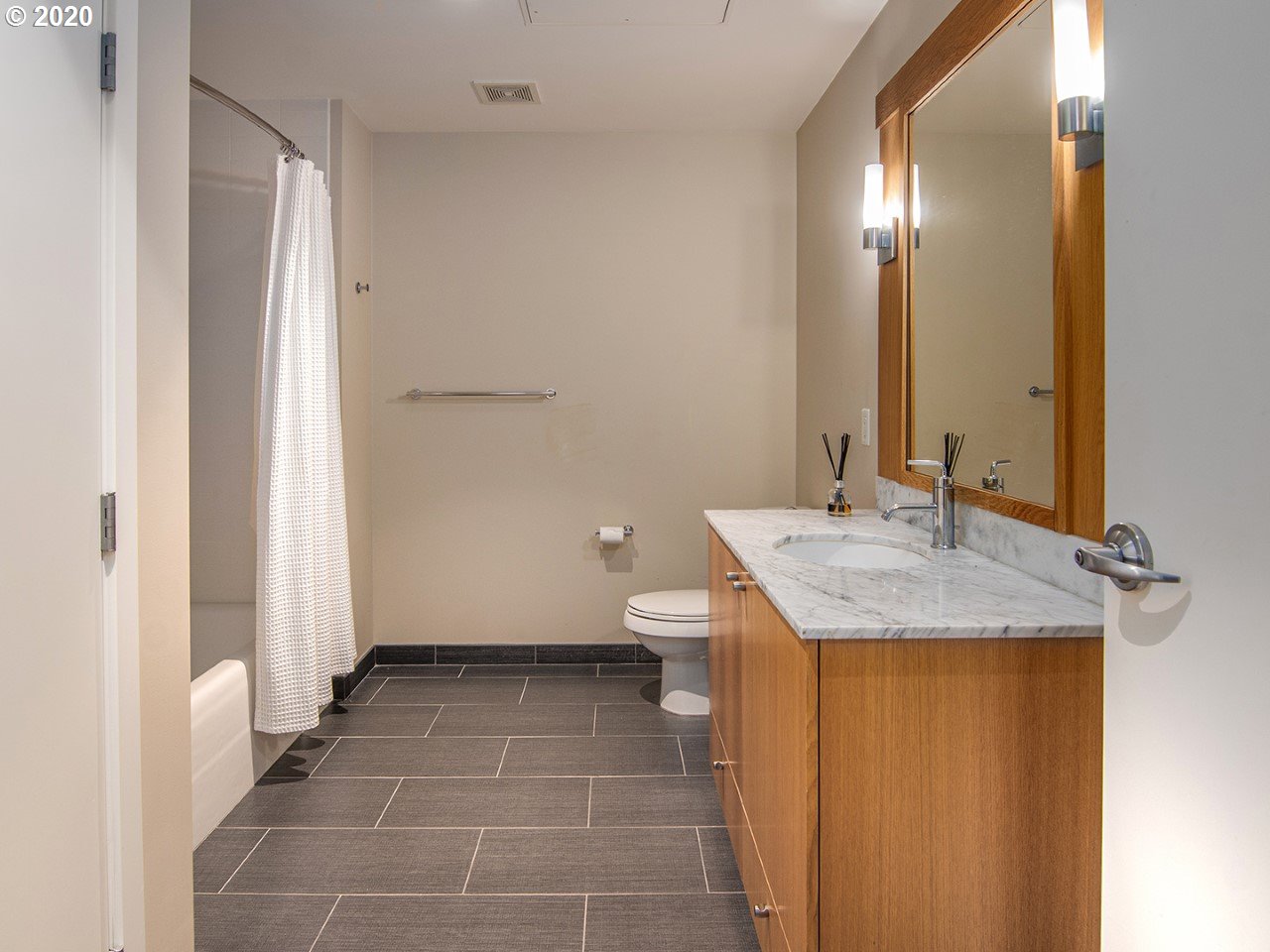 2351 Northwest Westover Road, Unit 312 Portland, OR 97210 - Photo 25 of 33 Bathroom