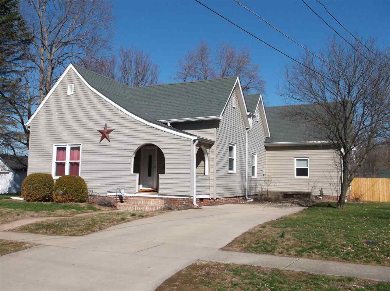 228 West Spring Street Bloomfield, IN 47424 - Photo 1 of 6 Gallery Image 1