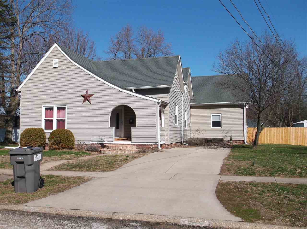 228 West Spring Street Bloomfield, IN 47424 - Photo 2 of 6 Gallery Image 2