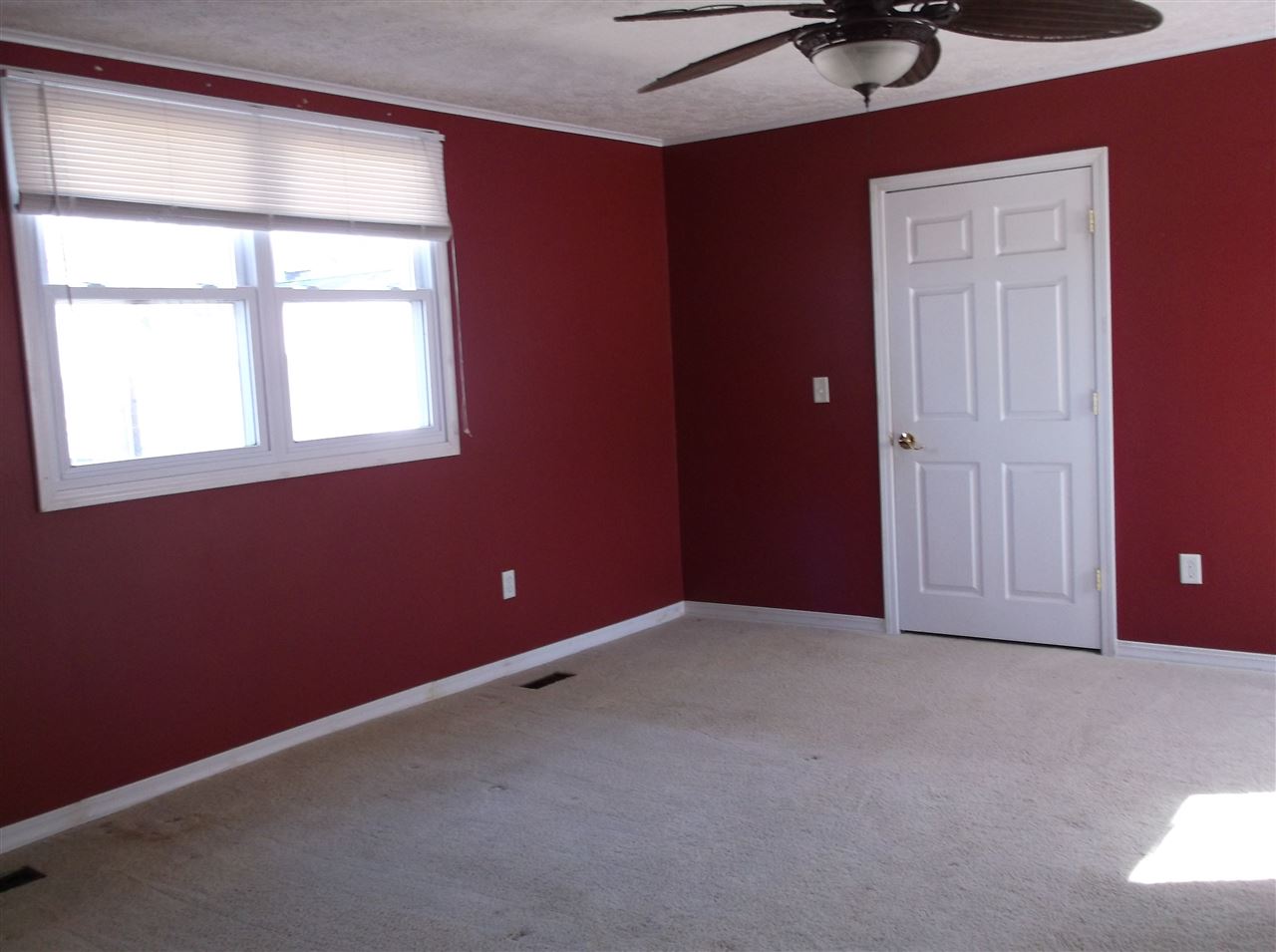 228 West Spring Street Bloomfield, IN 47424 - Photo 5 of 6 Gallery Image 5