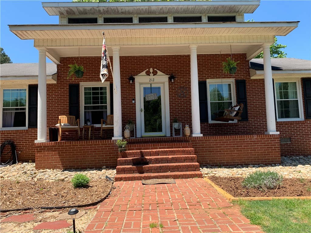 212 Pump House Road Westminster, SC 29693 - Photo 2 of 49 Gallery Image 2