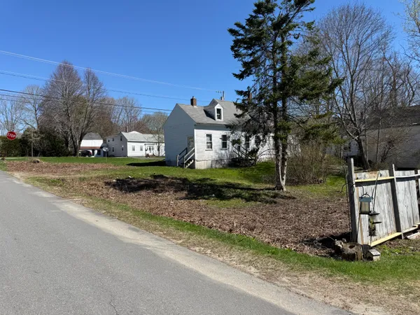 $245,000 | 52 Main Street, Thomaston, ME 04861