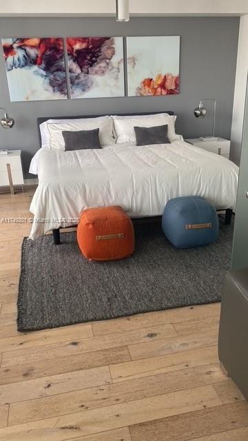 485 Brickell Avenue, Unit 2603 Miami, FL 33131 - Photo 9 of 16 a bedroom with a bed and a painting on the wall