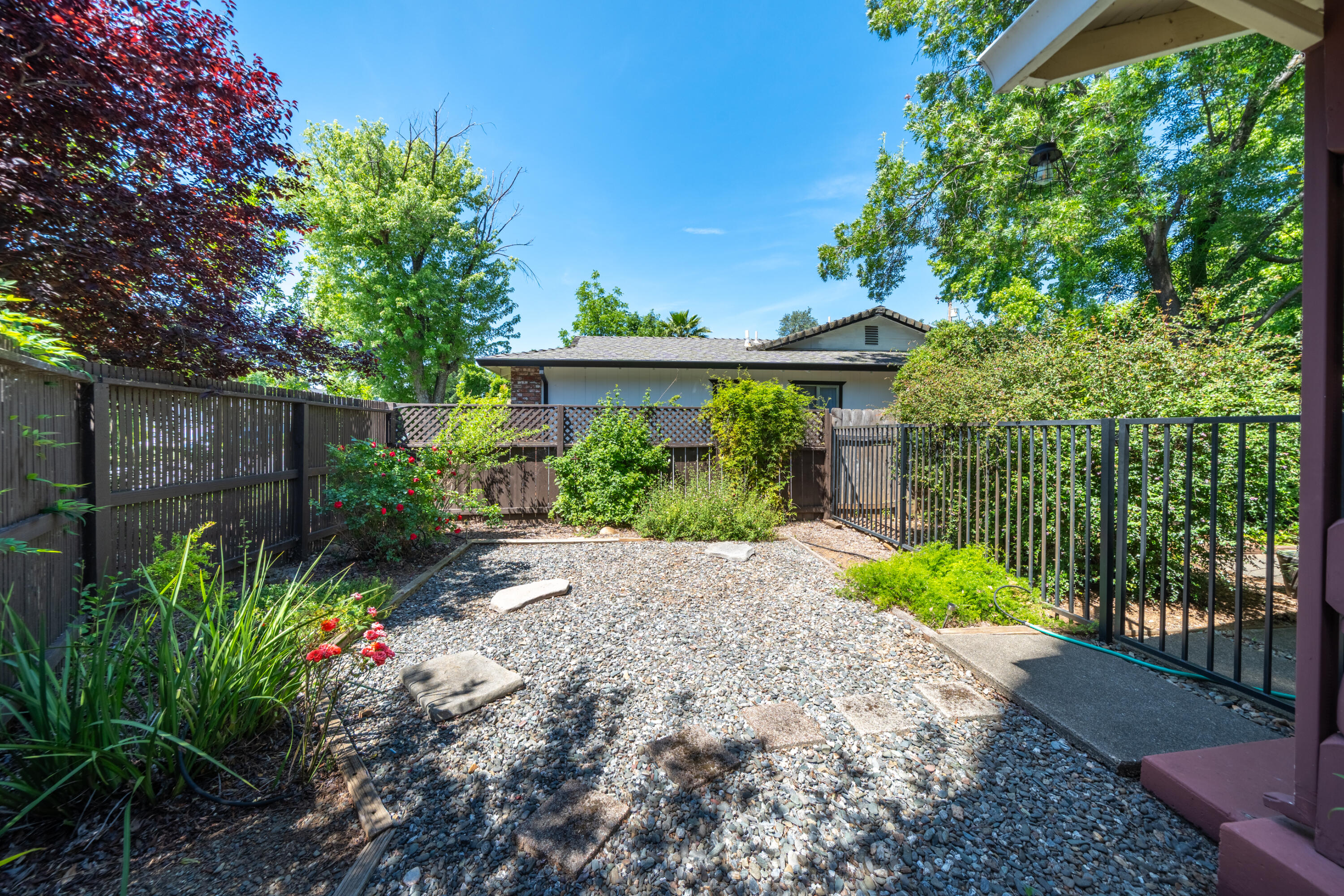 596 Estate Street Redding, CA 96002 - Photo 24 of 29 596 Estate St-61