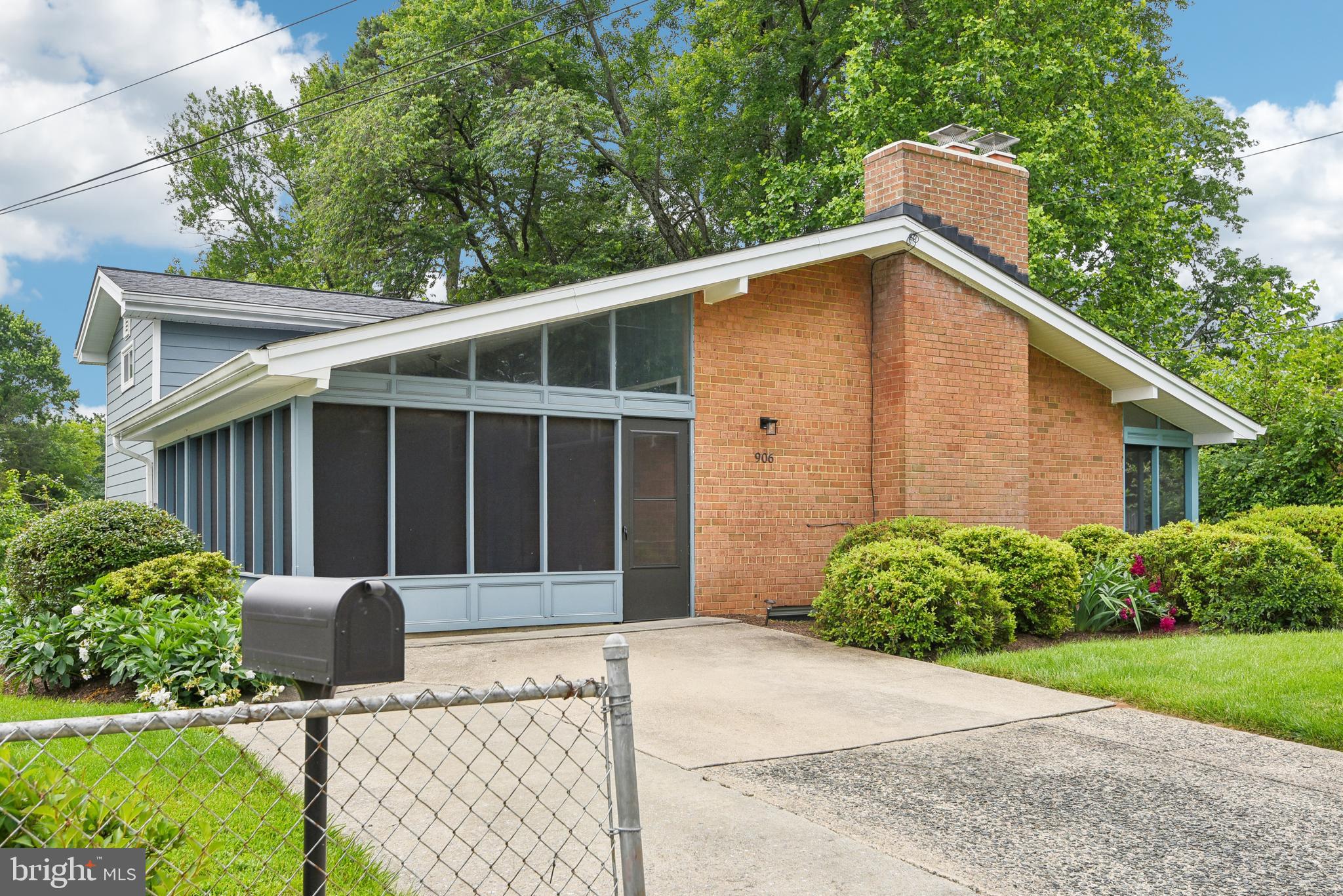 Welcome to 906 N Belgrade Rd!