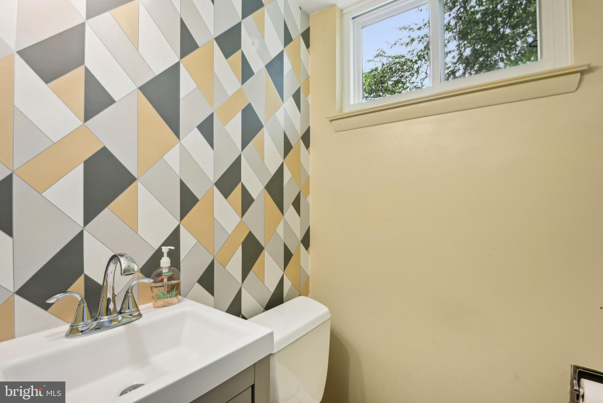 906 North Belgrade Road Silver Spring, MD 20902 - Photo 28 of 56 Powder Room