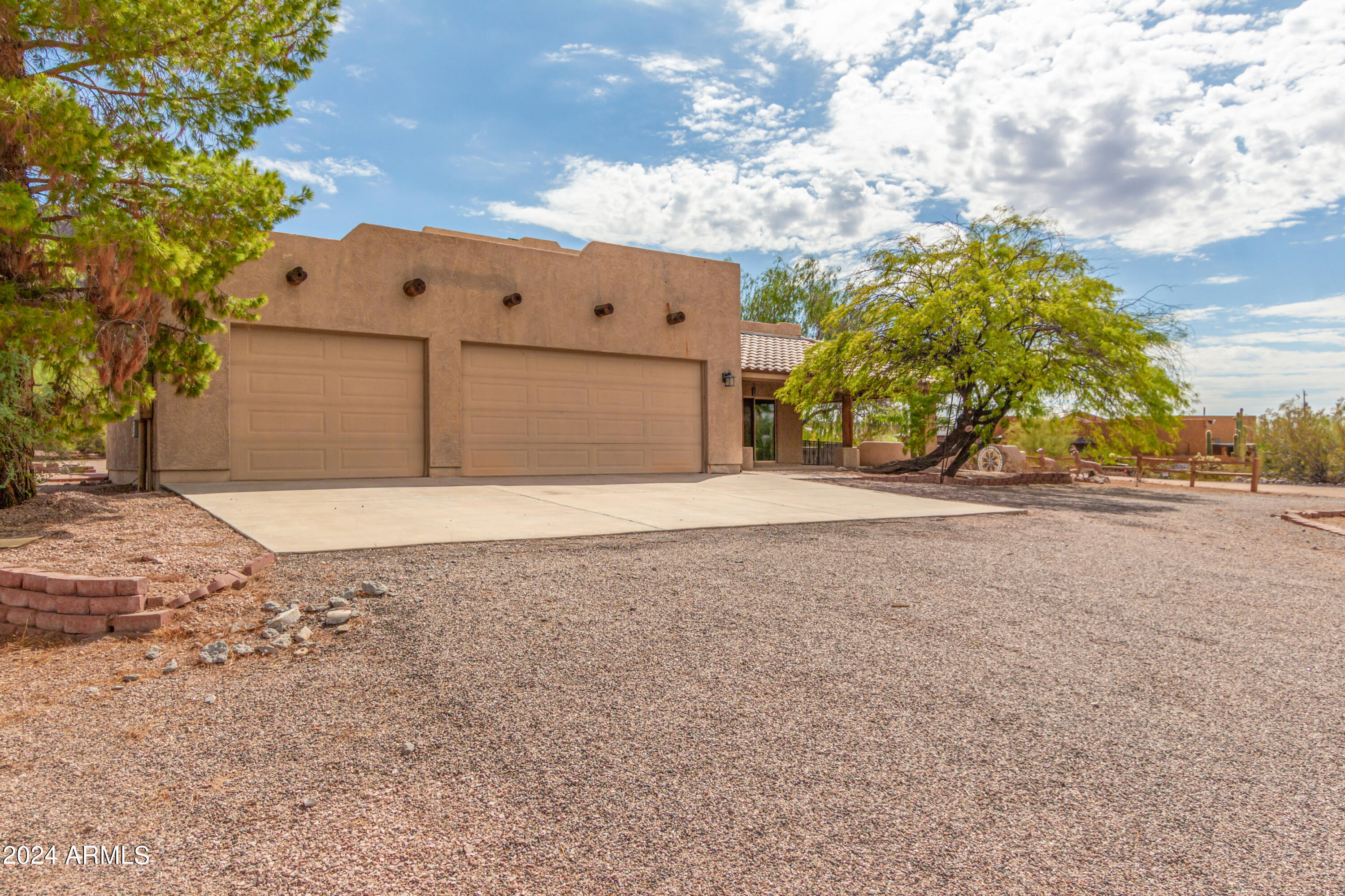 947 North Prospectors Road Apache Junction, AZ 85119 - Photo 2 of 52 02 - Prospectors