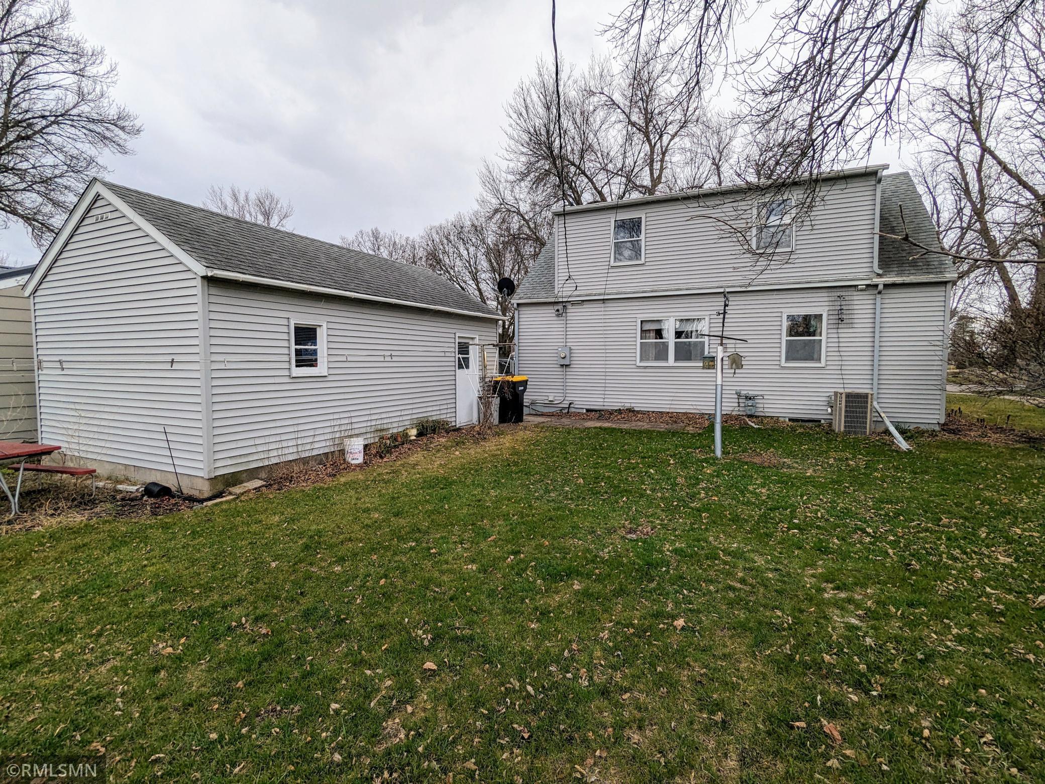 331 South 9th Street Bird Island, MN 55310 - Photo 3 of 28 Gallery Image 3