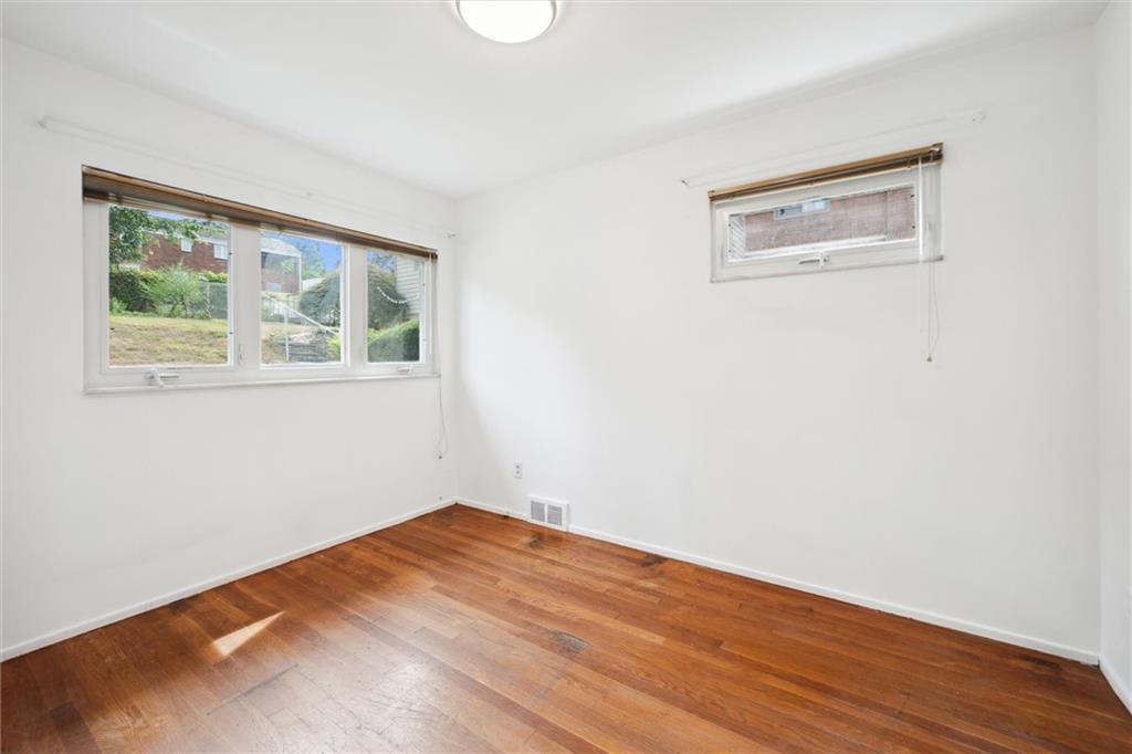 1285 Girard Road Pittsburgh, PA 15227 - Photo 18 of 34 Gallery Image 18