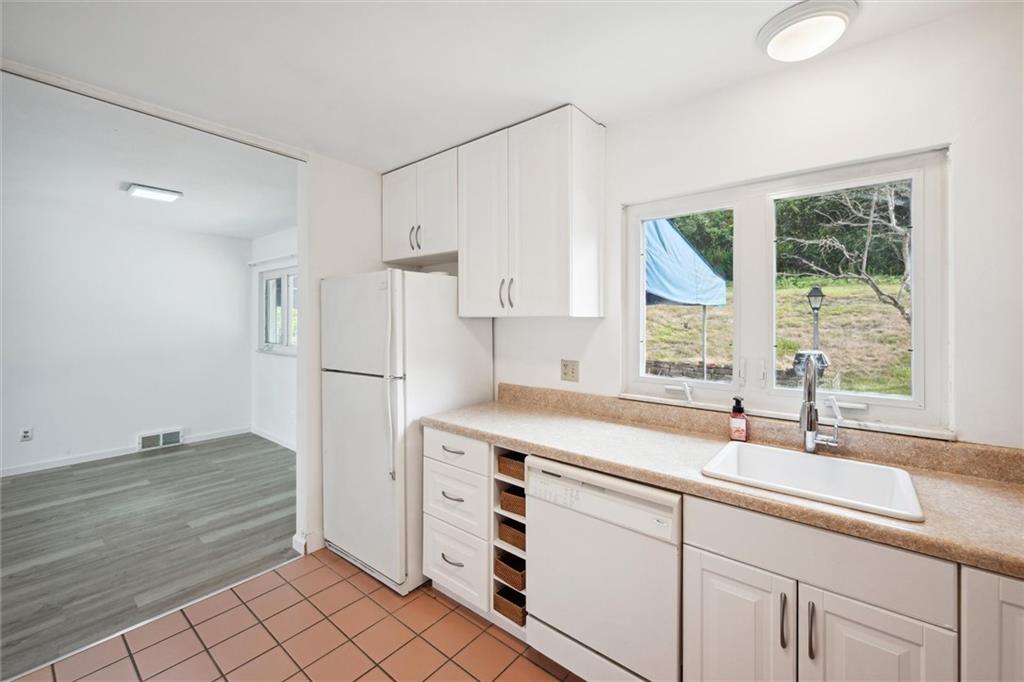 1285 Girard Road Pittsburgh, PA 15227 - Photo 10 of 34 Gallery Image 10