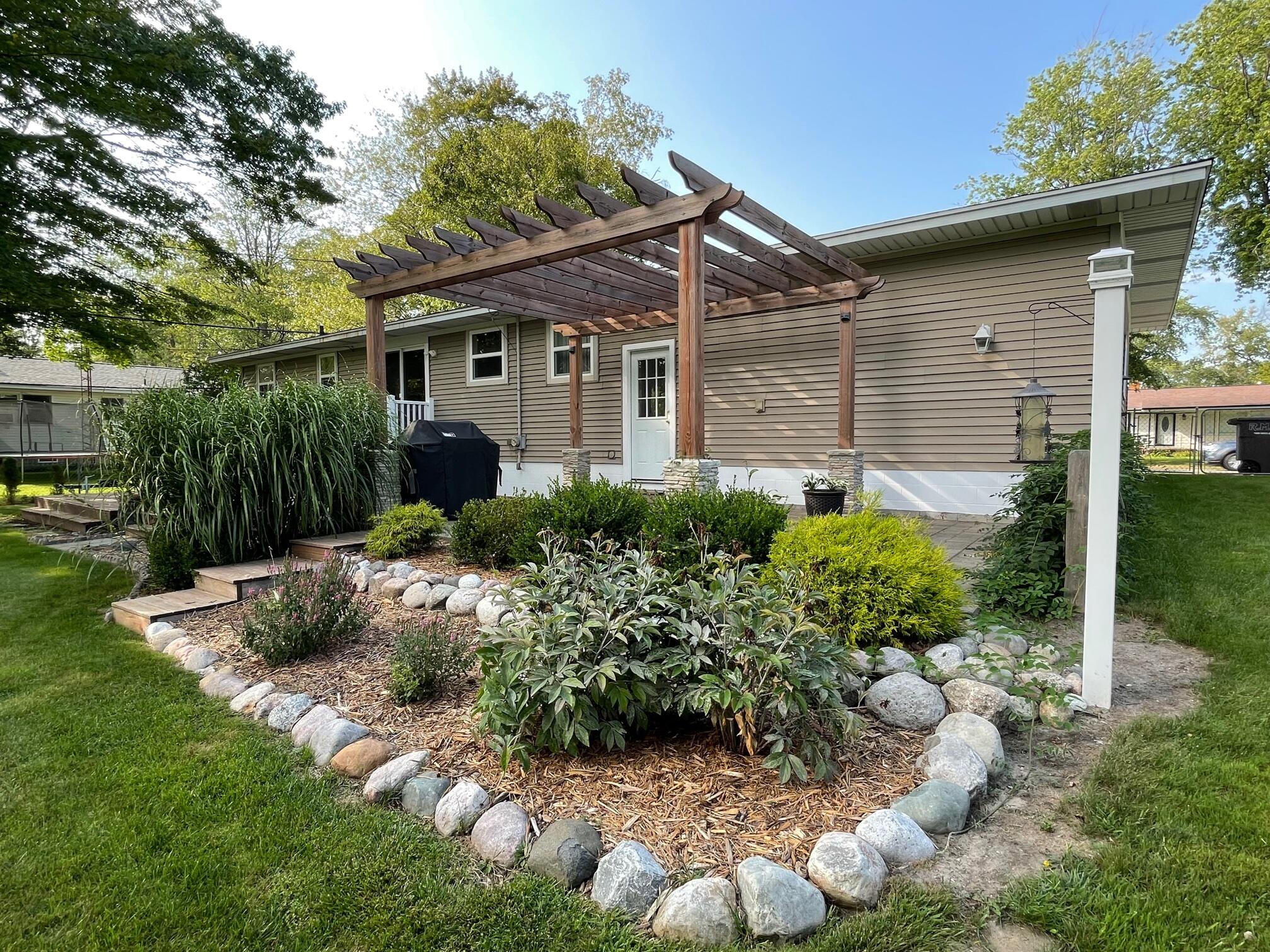 1095 Woodside Road Muskegon, MI 49441 - Photo 12 of 37 IMG_3343