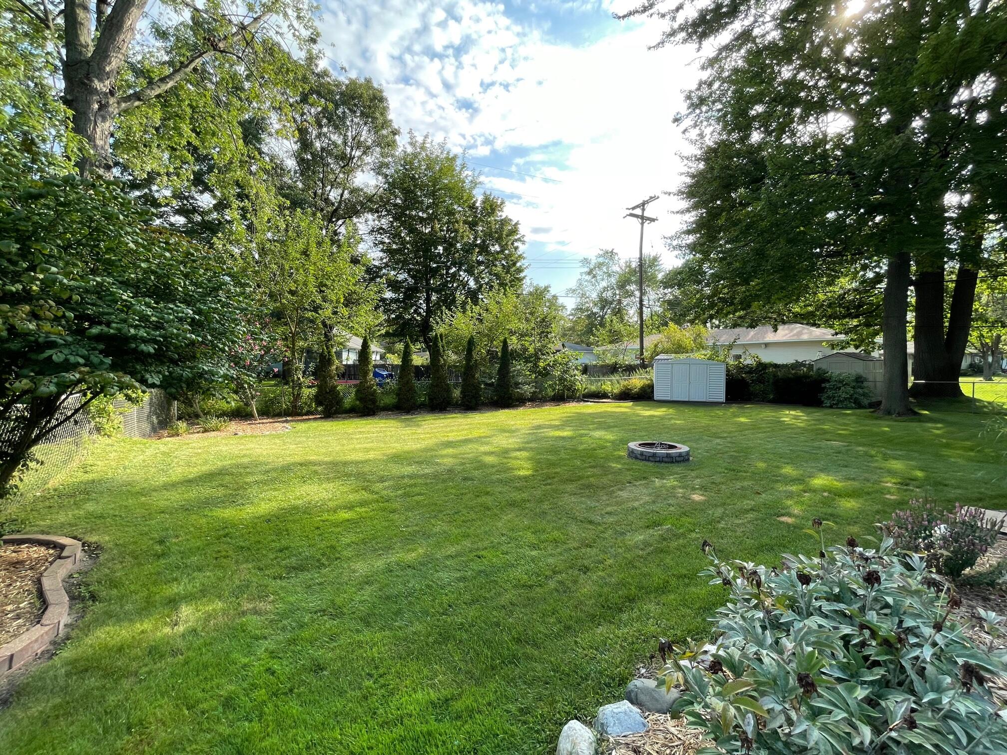 1095 Woodside Road Muskegon, MI 49441 - Photo 13 of 37 IMG_3344