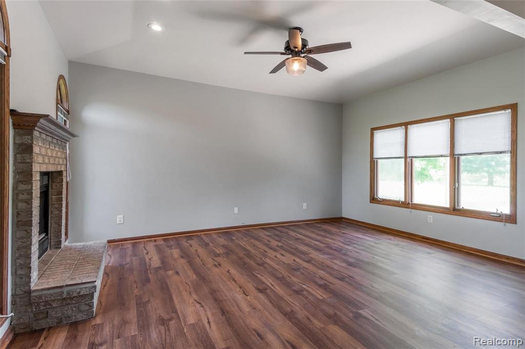 7304 Sanford Road Howell, MI 48855 - Photo 9 of 40