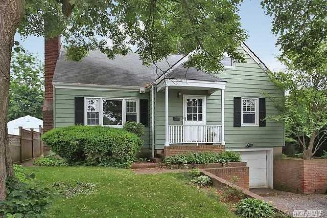17 Winans Place Locust Valley, NY 11560 - Photo 1 of 1 Front View
