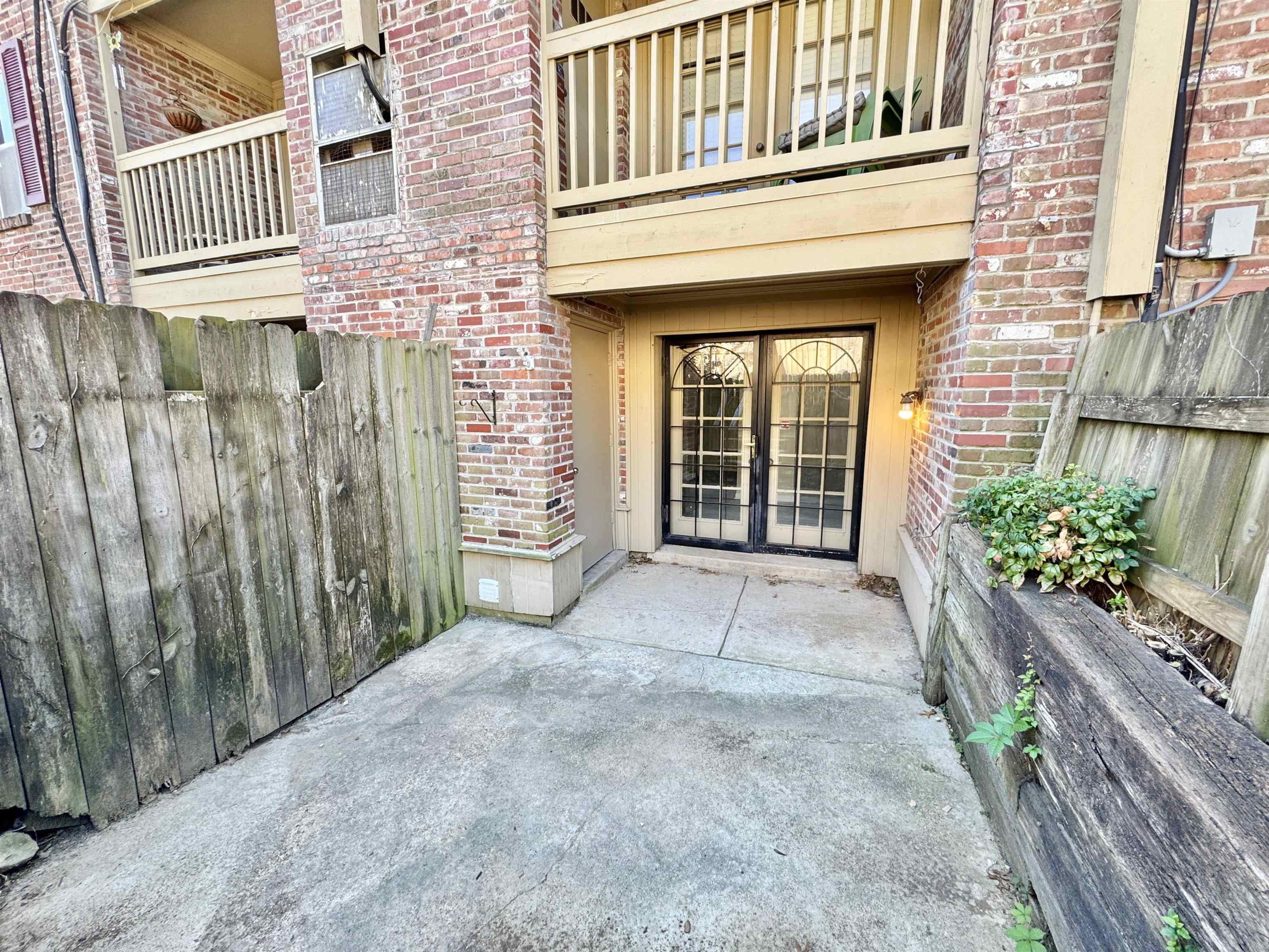 1202 Middle Court, Unit 101 Memphis, TN 38119 - Photo 18 of 24 a view of a entrance with stairs