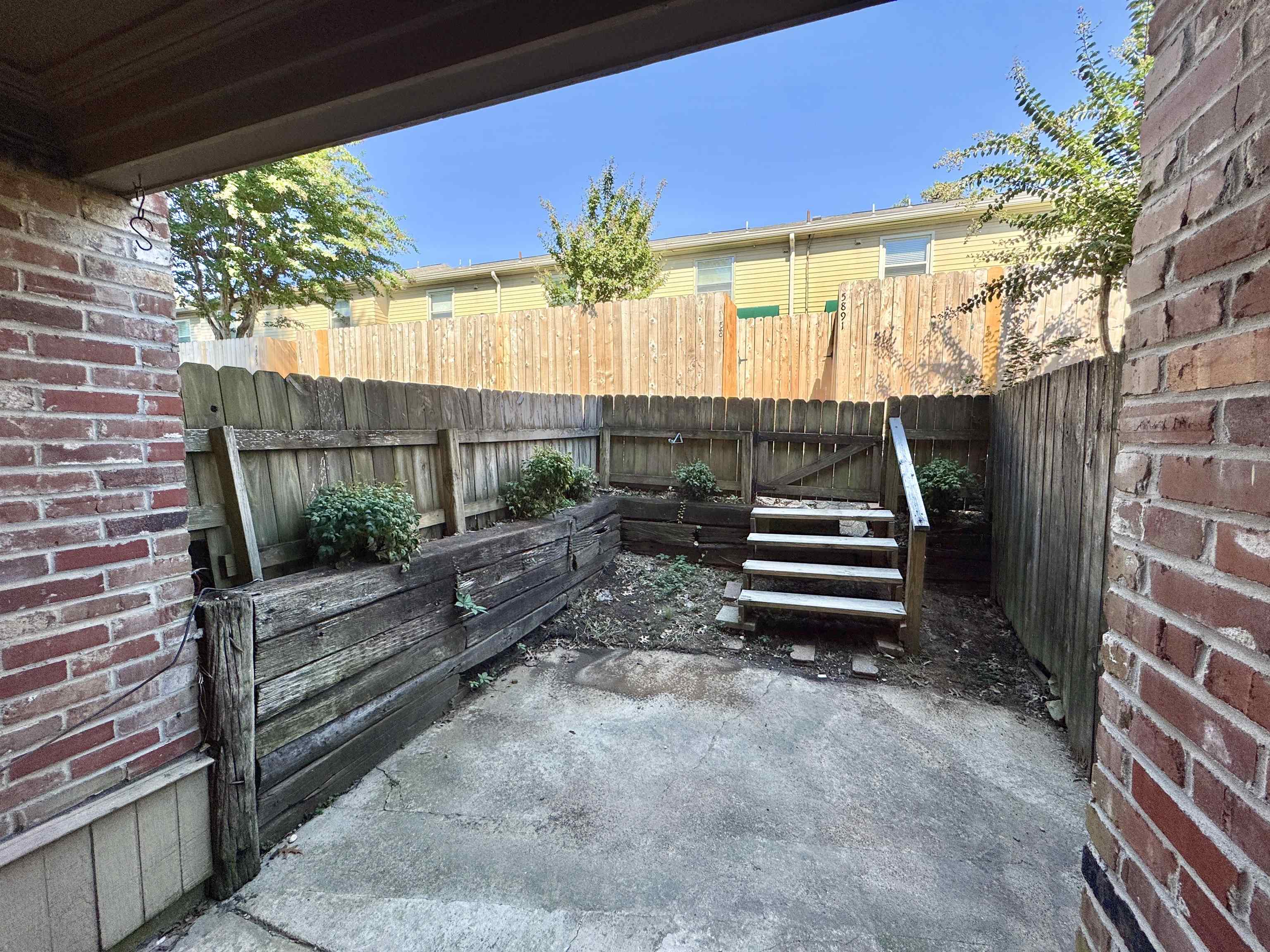 1202 Middle Court, Unit 101 Memphis, TN 38119 - Photo 21 of 24 a view of a backyard