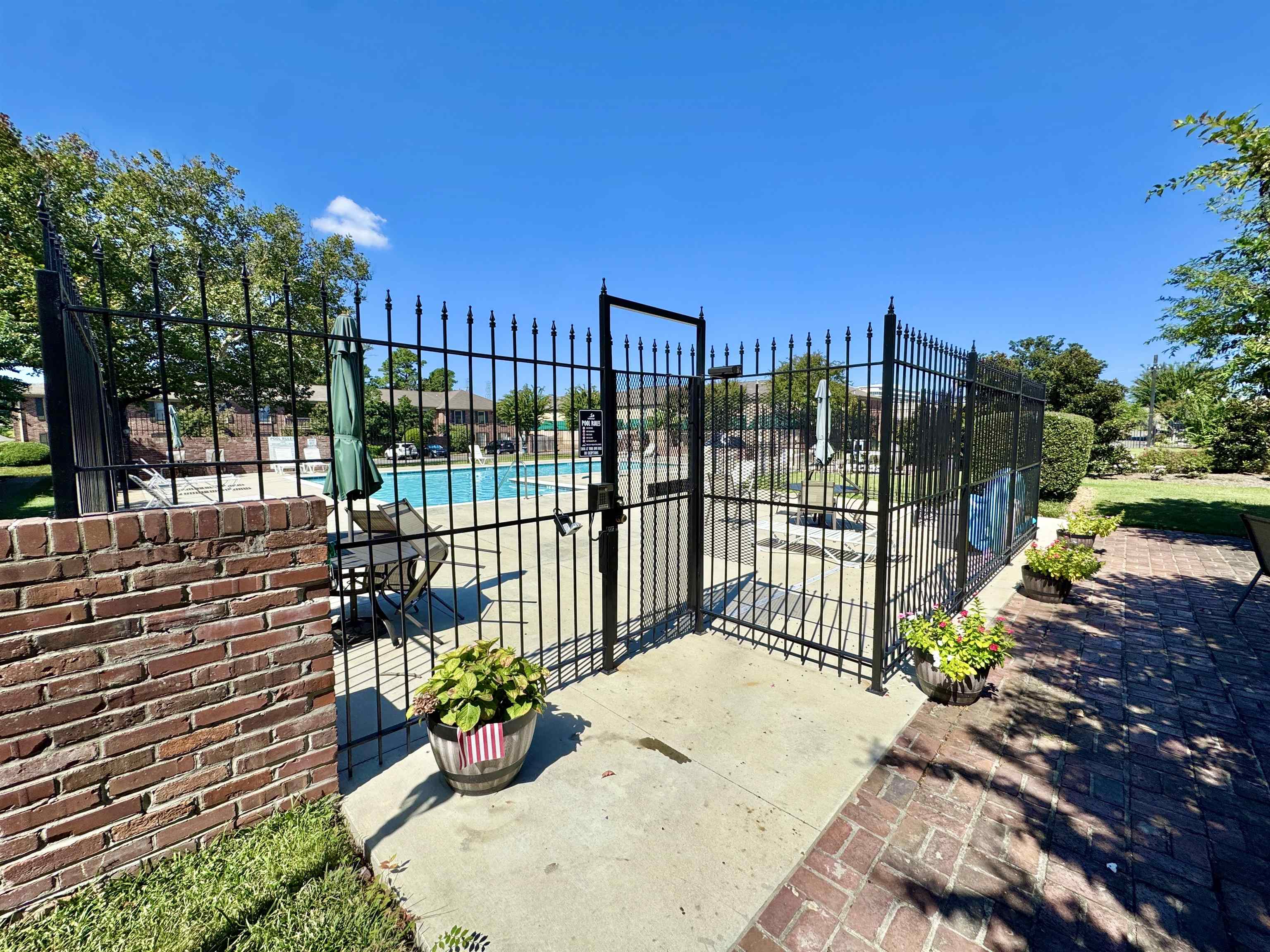 1202 Middle Court, Unit 101 Memphis, TN 38119 - Photo 3 of 24 a view of a garden with patio