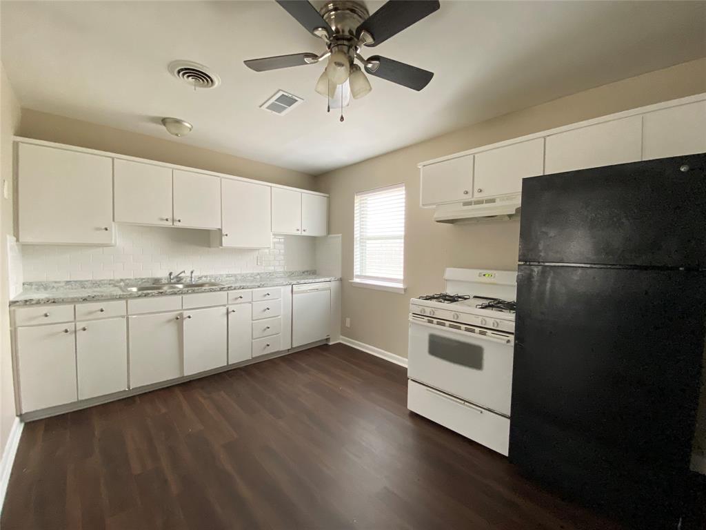 712 Juno Lane Denton, TX 76209 - Photo 1 of 1 Here is the large roomy kitchen.