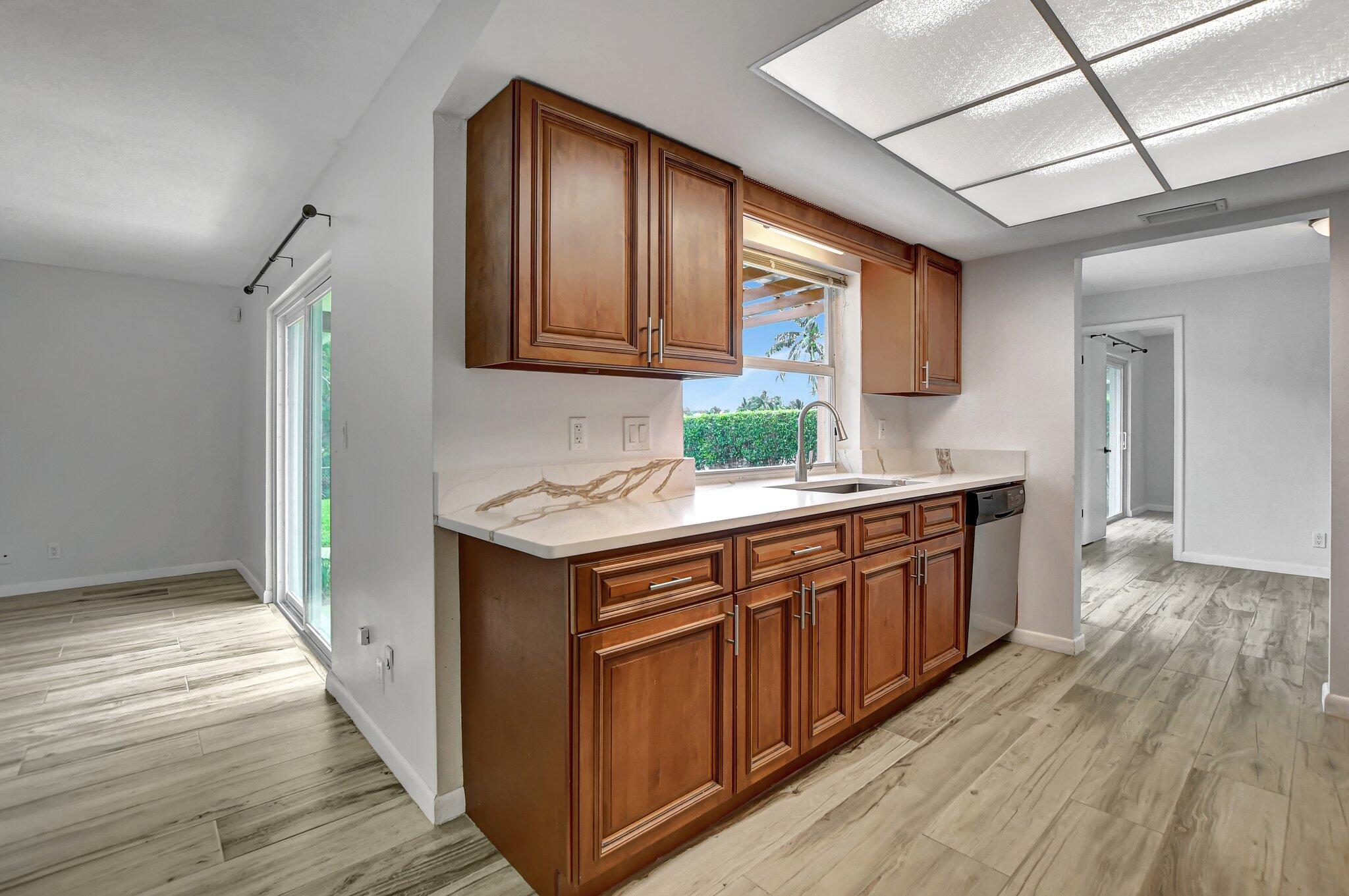 254 Northwest 11th Avenue Boca Raton, FL 33486 - Photo 17 of 59 Updated Kitchen