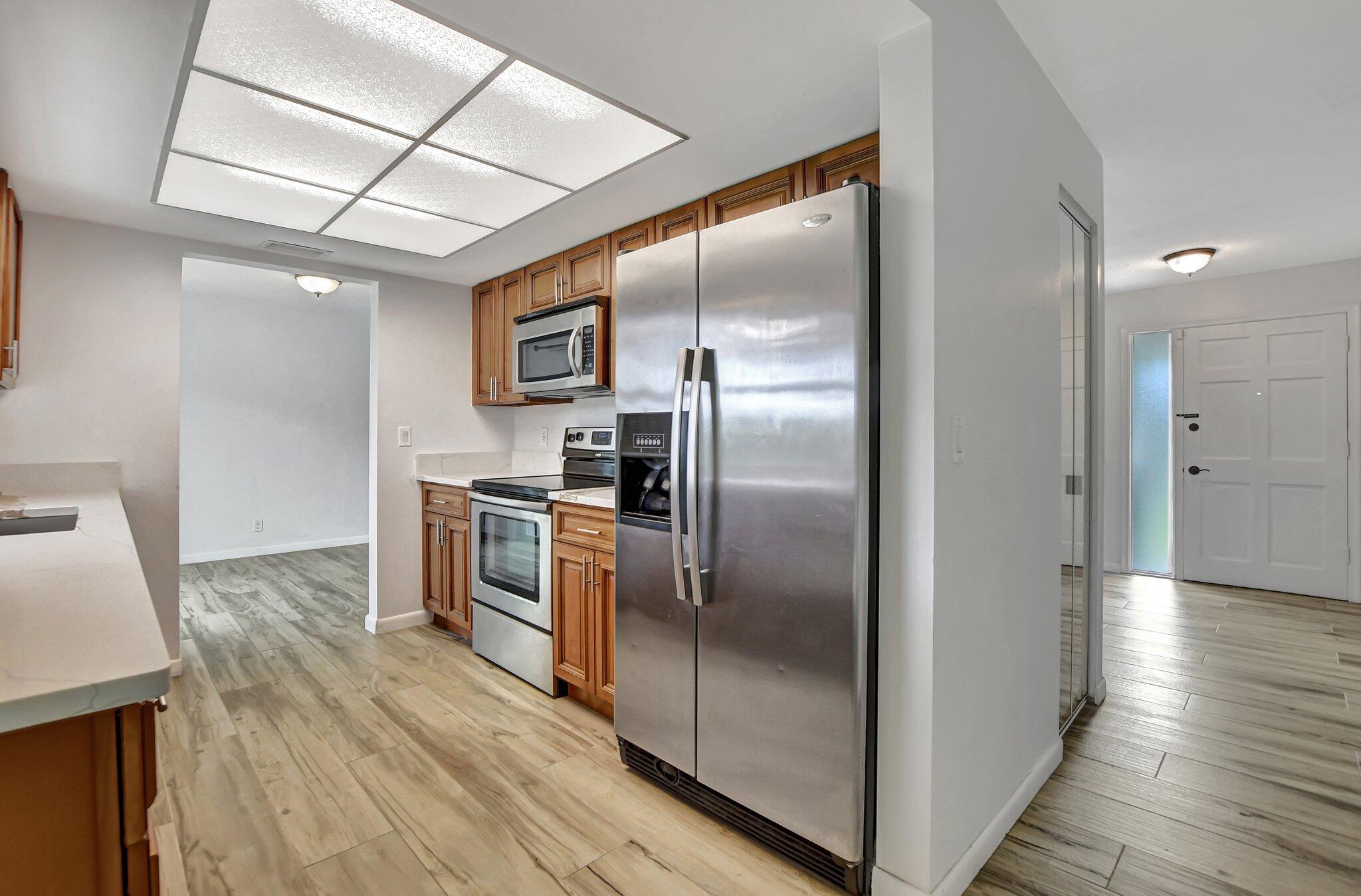 254 Northwest 11th Avenue Boca Raton, FL 33486 - Photo 18 of 59 Kitchen ! Quartz Counter Tops