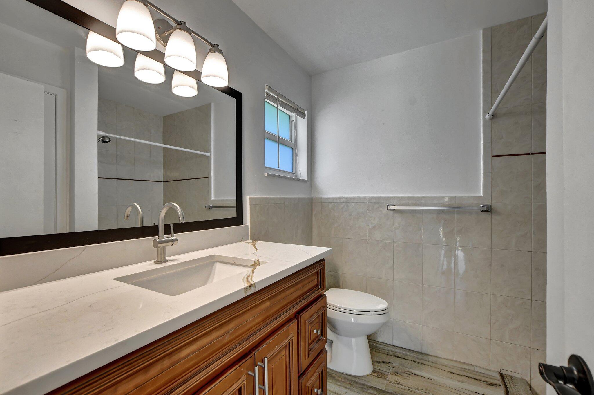254 Northwest 11th Avenue Boca Raton, FL 33486 - Photo 26 of 59 Master Bathroom