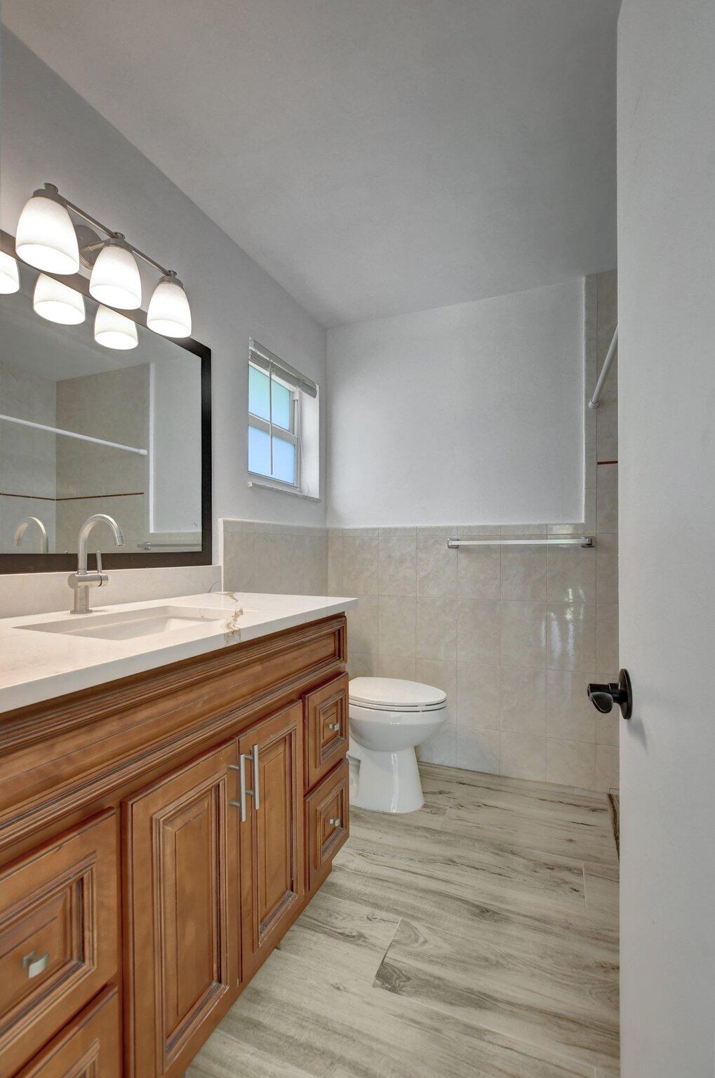 254 Northwest 11th Avenue Boca Raton, FL 33486 - Photo 27 of 59 Master Bathroom