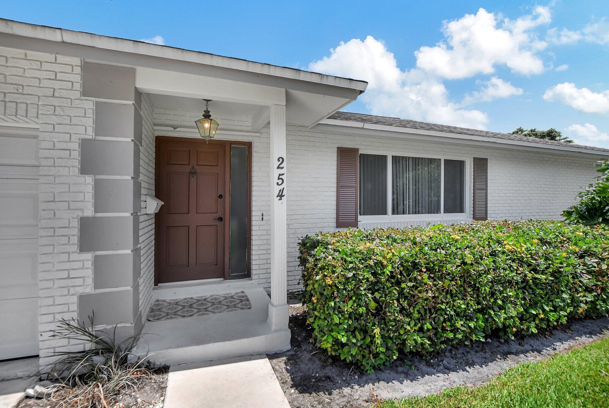 254 Northwest 11th Avenue Boca Raton, FL 33486 - Photo 4 of 59 Front Entryway