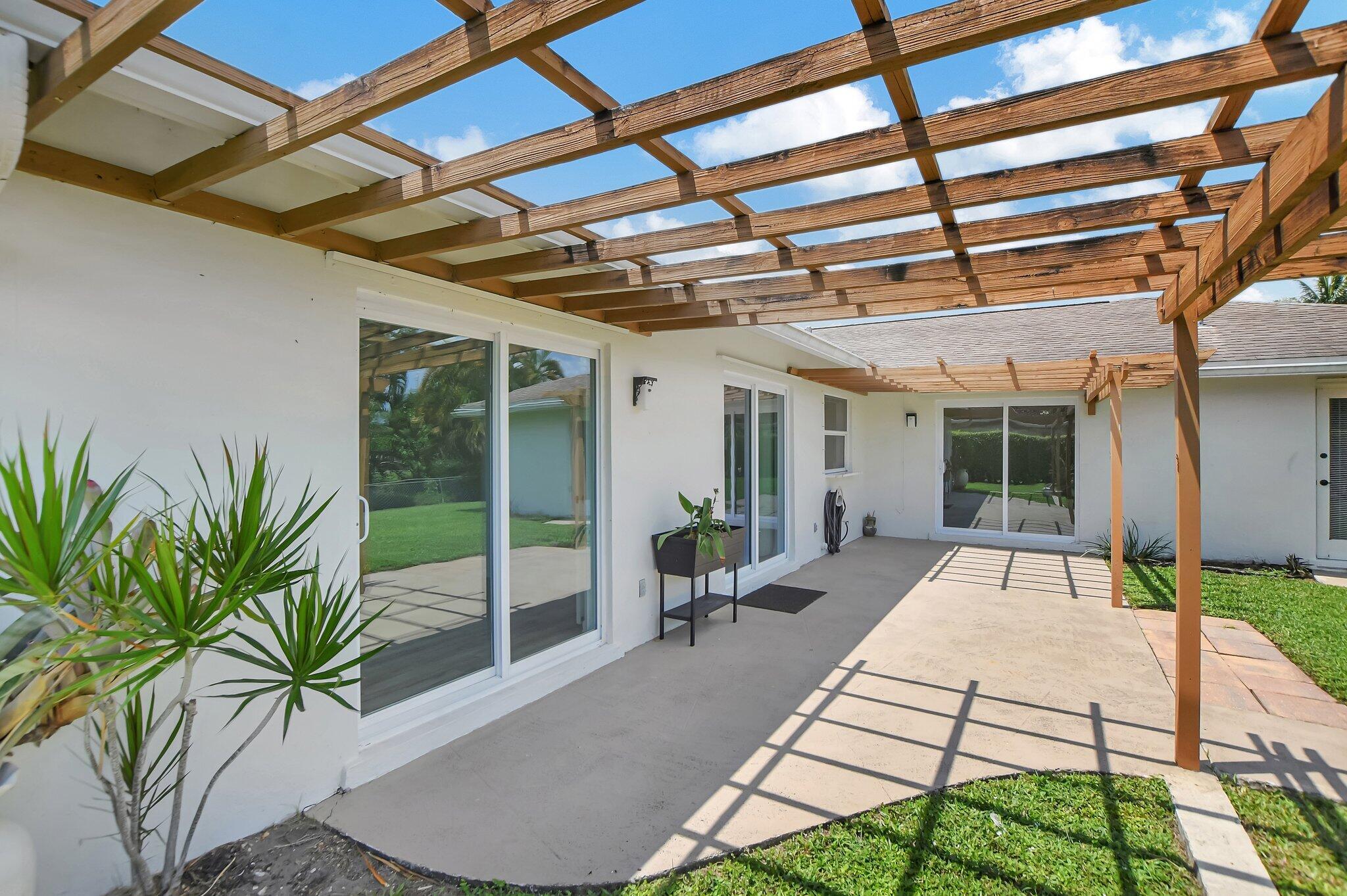 254 Northwest 11th Avenue Boca Raton, FL 33486 - Photo 47 of 59 Patio