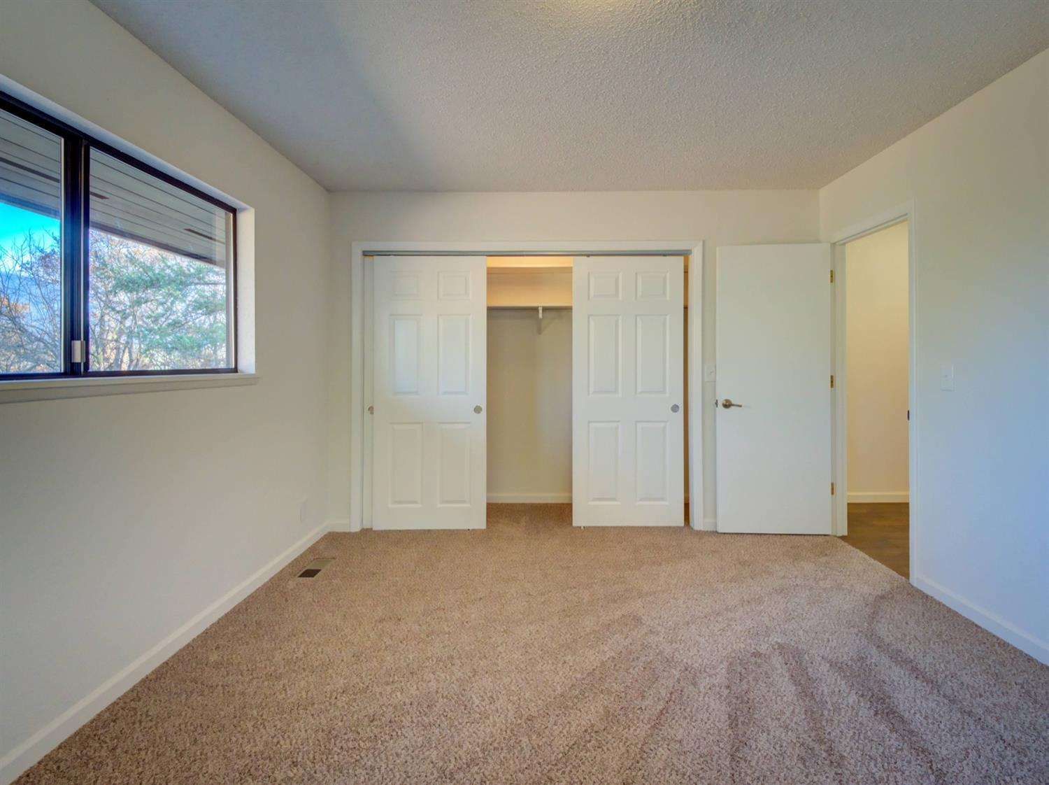 2407 Merlin Road Grants Pass, OR 97526 - Photo 19 of 34 Guest bedroom.
