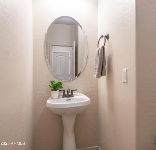 $360,000 | 4732 East Portola Valley Drive, Unit 102, Gilbert, AZ 85297