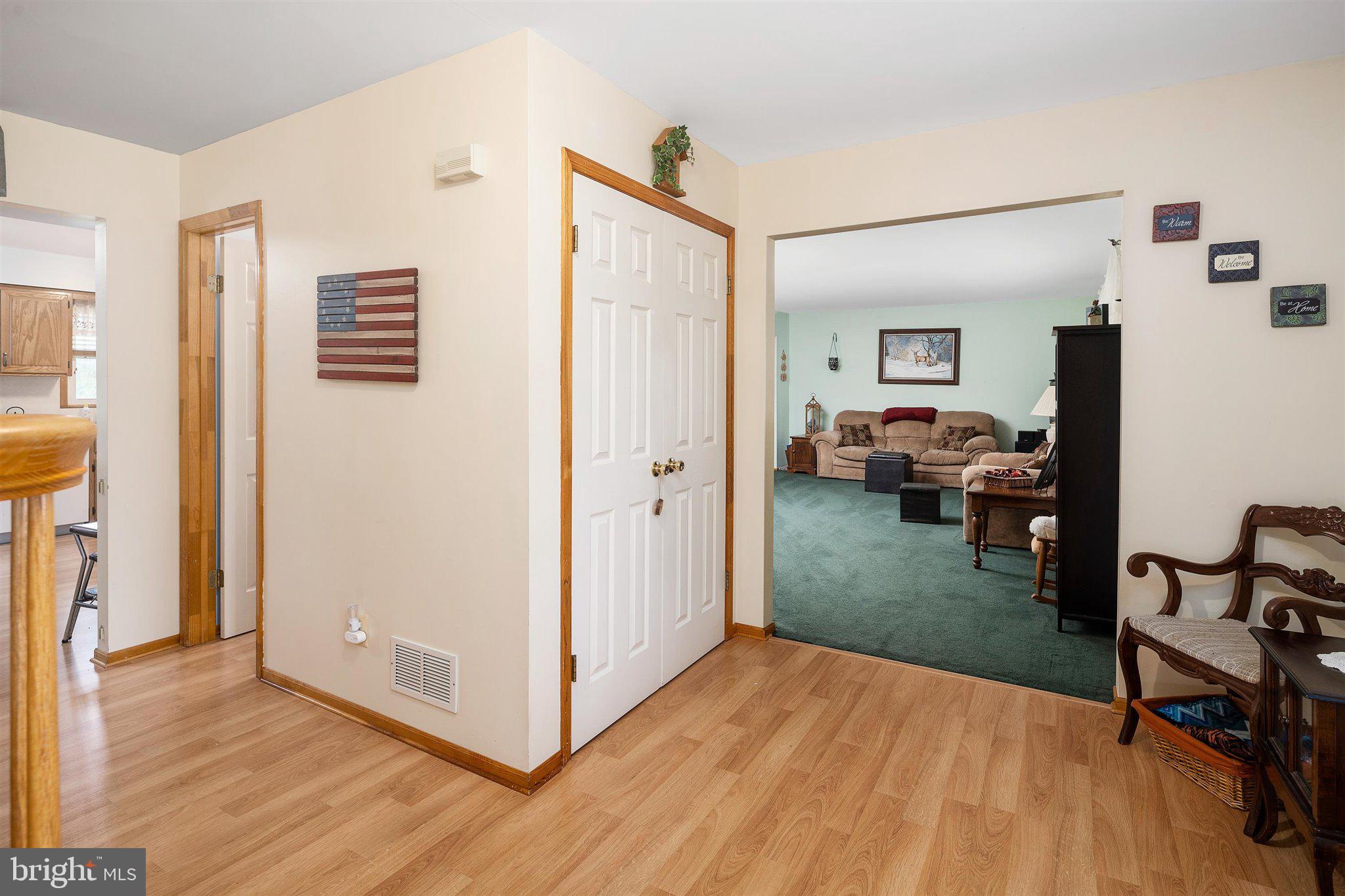 39 Great Oak Road Hamilton, NJ 08690 - Photo 5 of 31